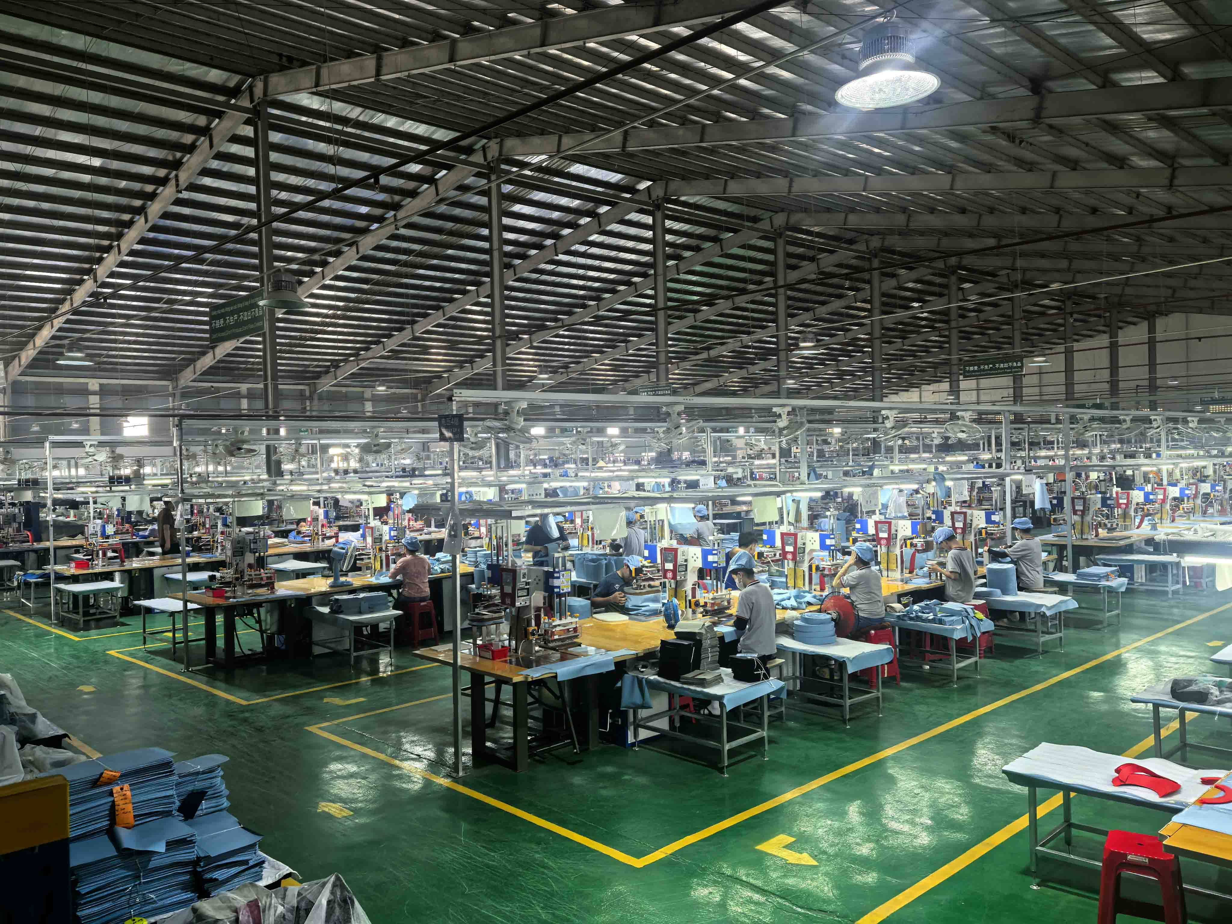 Vietnam Soft Cooler Factory: de productielijn van Sealock in Ho Chi Minh-stad